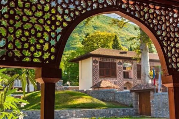 Private Sheki Tour from Baku – Palace of Sheki Khans & Kish Albanian Church